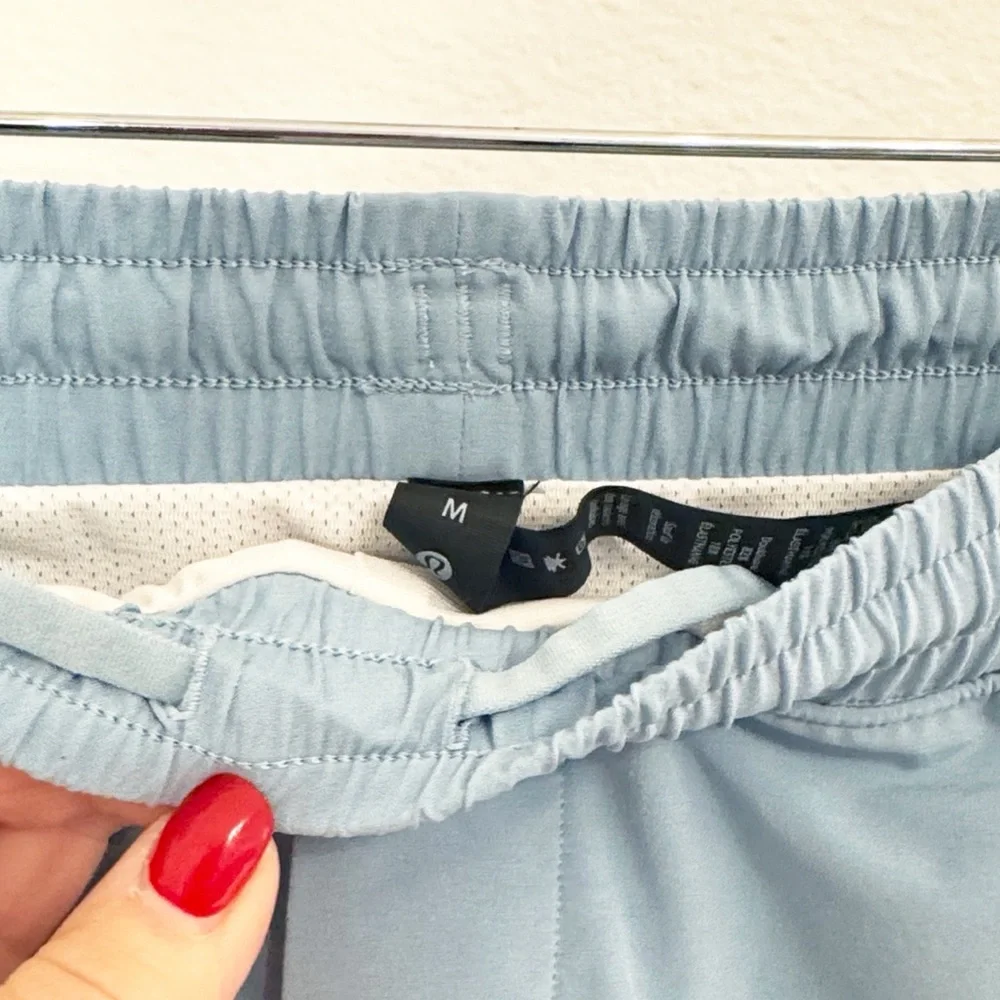 LULULEMON PaceBreaker Mesh Lined 7” Shorts Soft Blue Size Medium EUC - Picture 7 of 7